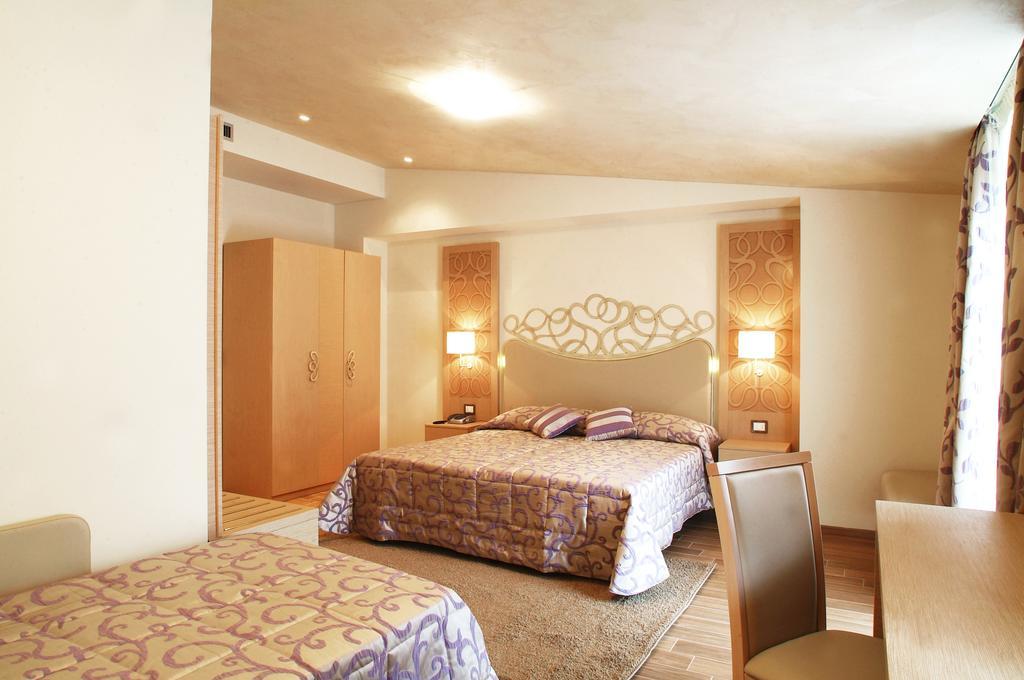 Hotel Duchessa Della Sila San Giovanni in Fiore Room photo